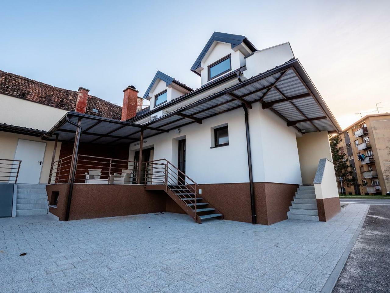 Eva Rooms & Studio Apartment Karlovac Luaran gambar