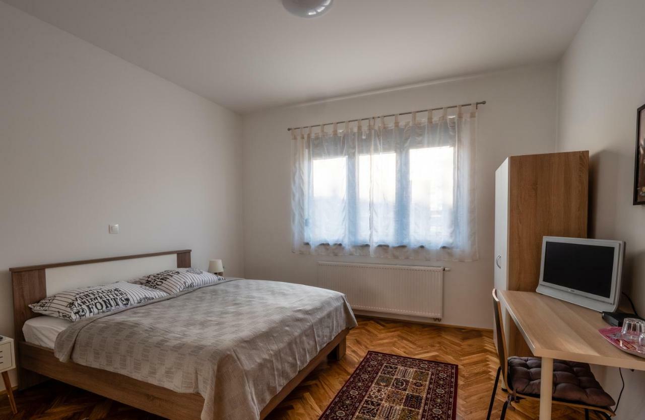 Eva Rooms & Studio Apartment Karlovac Luaran gambar