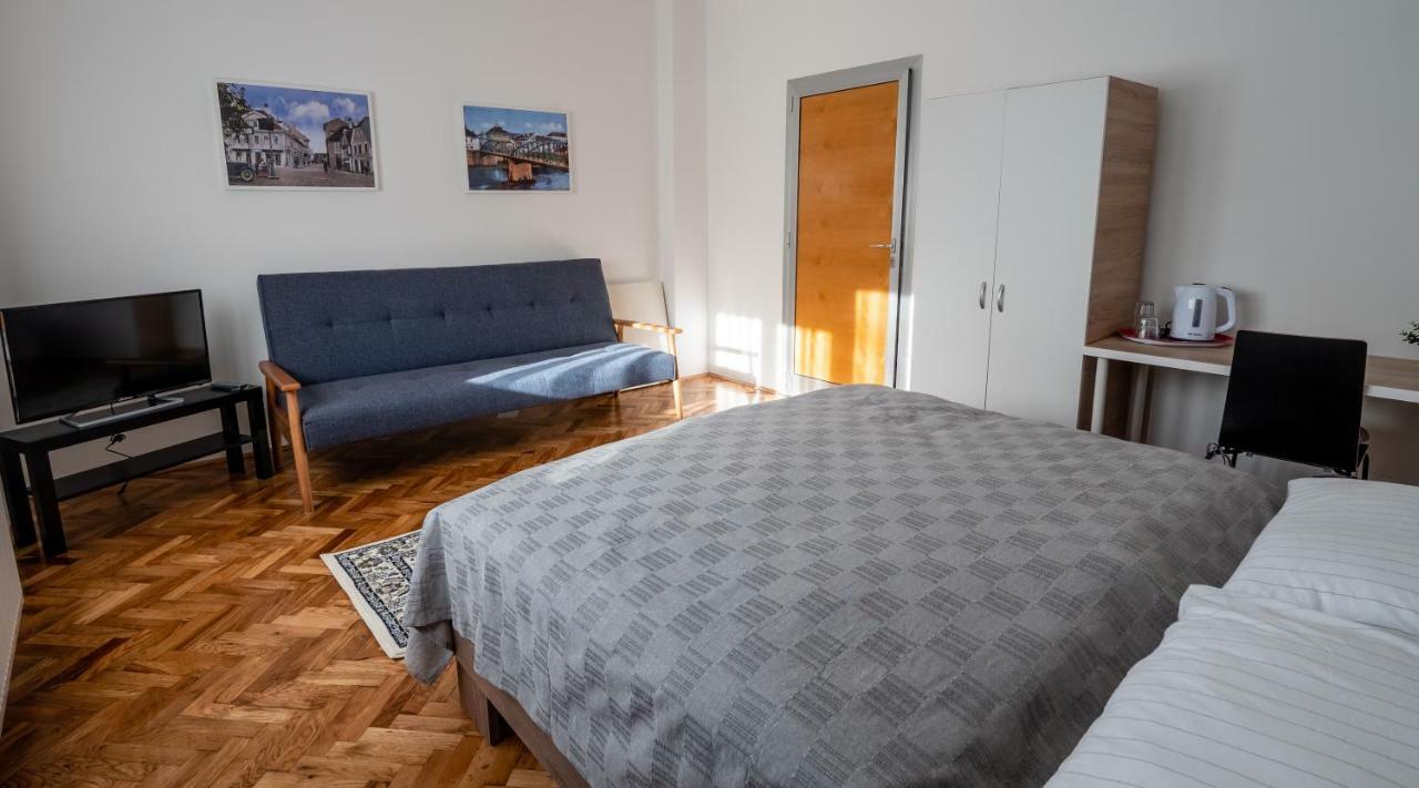 Eva Rooms & Studio Apartment Karlovac Luaran gambar