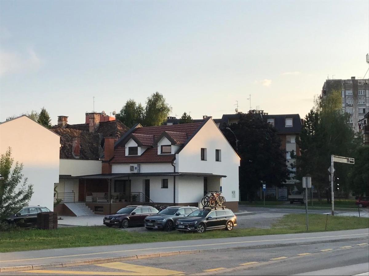 Eva Rooms & Studio Apartment Karlovac Luaran gambar